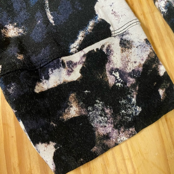 Black, white, grey, blue. Tunic, 1X.  Great for Spring & Easter ! - Picture 9 of 9